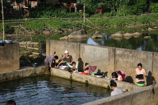 Tục tắm tiên và lời đồn ma quái ở giếng thần xứ Mường