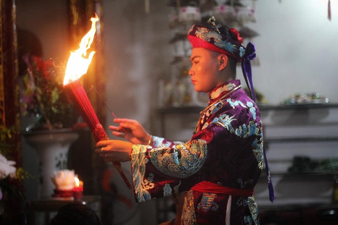 Hãy trả lại sự linh thiêng cho ông Hoàng Bảy!