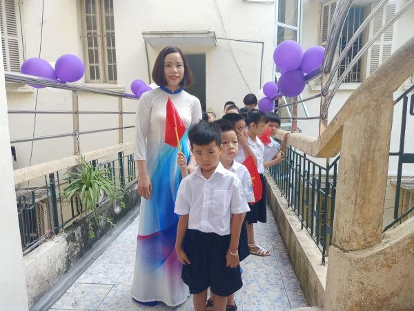 Hình ảnh lay động lòng người ngày khai giảng