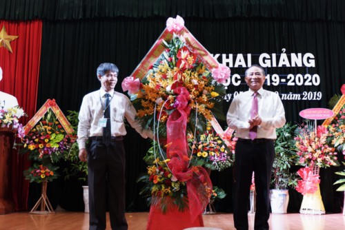 Rộn ràng không khí khai giảng trên cả nước