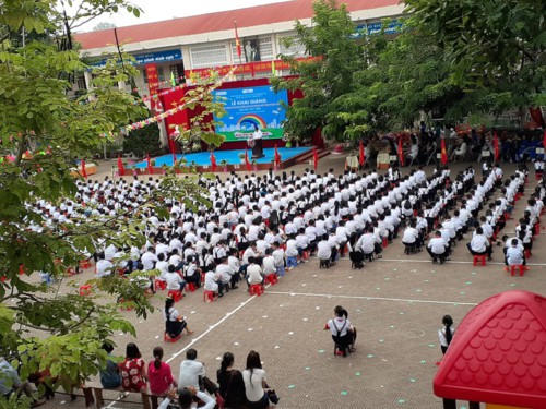 Rộn ràng không khí khai giảng trên cả nước