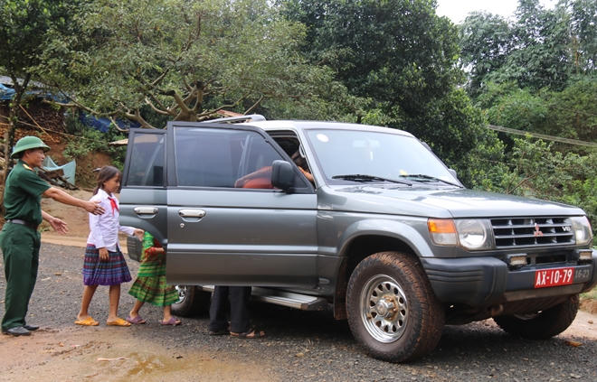 Hình ảnh lay động lòng người ngày khai giảng