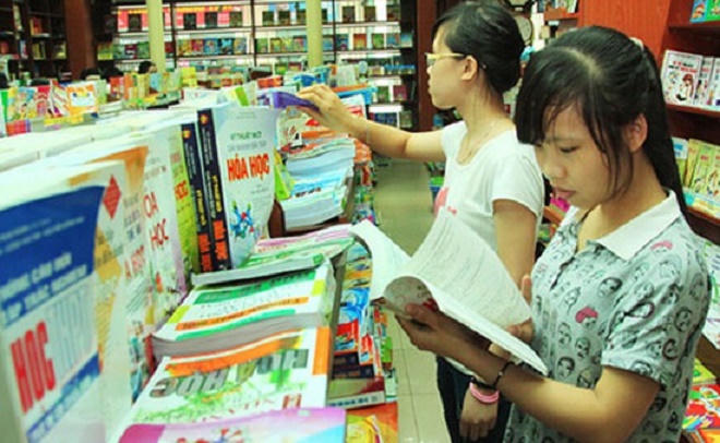 Xung quanh lùm xùm SGK của GS Hồ Ngọc Đại: Lo ngại độc quyền mới về SGK?