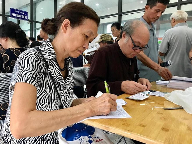 Luật Người cao tuổi đi vào cuộc sống: Cũng “bước chầm chậm” như người cao tuổi?!