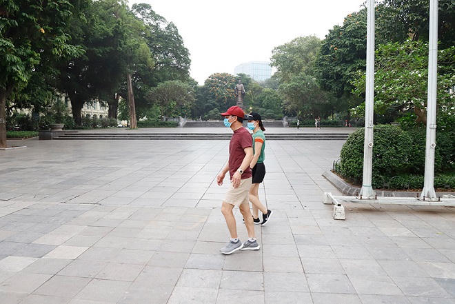 Loạt thành phố yên vắng lạ thường sau lời kêu gọi của Thủ tướng