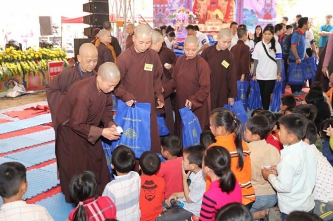 Ý thức cộng đồng thấm đẫm trong tư tưởng của nhà Phật