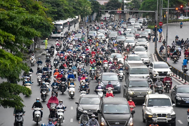Hà Nội nhộn nhịp trở lại ngày đầu nới lỏng cách ly xã hội