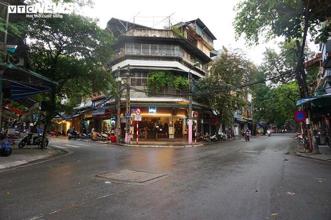 Hà Nội nhộn nhịp trở lại ngày đầu nới lỏng cách ly xã hội