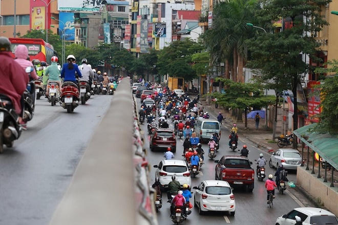 Hà Nội nhộn nhịp trở lại ngày đầu nới lỏng cách ly xã hội