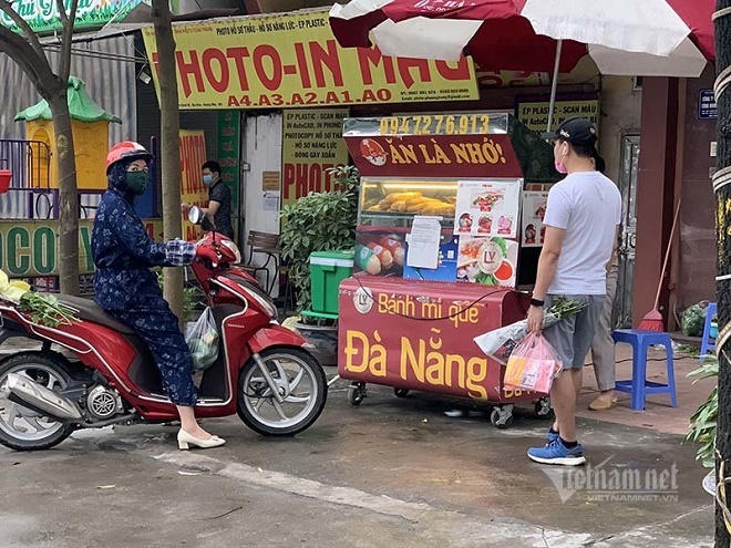 Hà Nội nhộn nhịp trở lại ngày đầu nới lỏng cách ly xã hội
