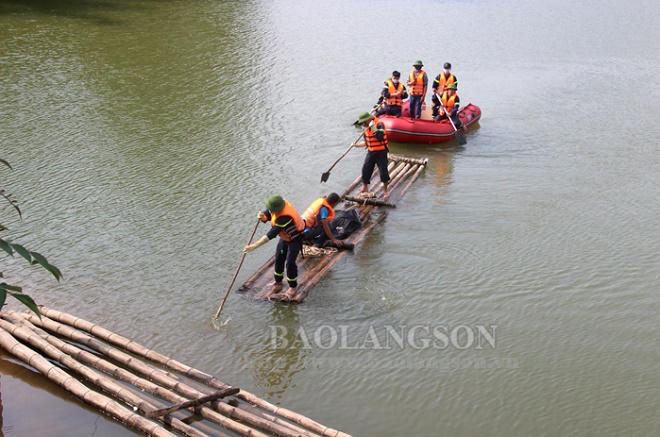 Nghỉ ốm ở nhà, bé 3 tuổi rơi xuống ao tử vong