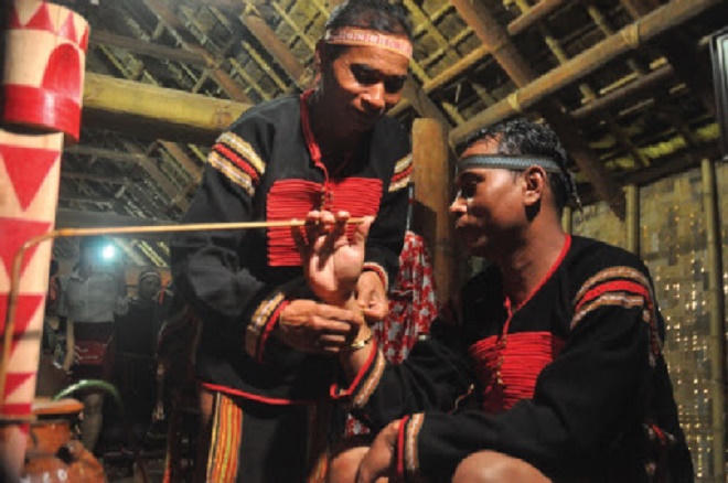 Nghi lễ trưởng thành của người đàn ông Ê-đê