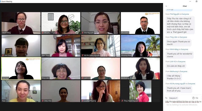 Lối đi ngay dưới chân mình