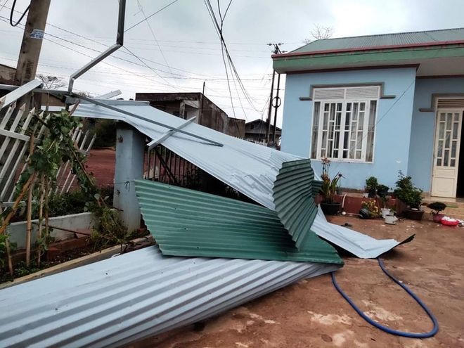 Lốc xoáy khiến 1 người tử vong, 2 người bị thương ở Lâm Đồng