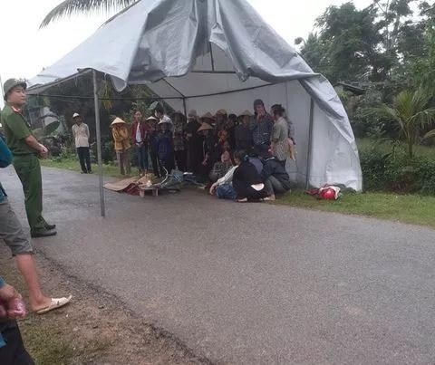 Tin giao thông đến sáng 3/4: Xe tải tông xe máy, 2 nữ sinh tử vong; Người đàn ông gặp nạn khi đi xe máy vào làn ô tô