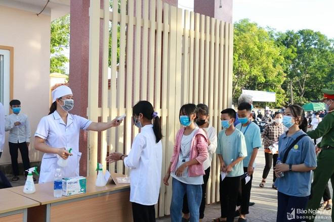 Hôm nay, học sinh nhiều địa phương thi vào lớp 10