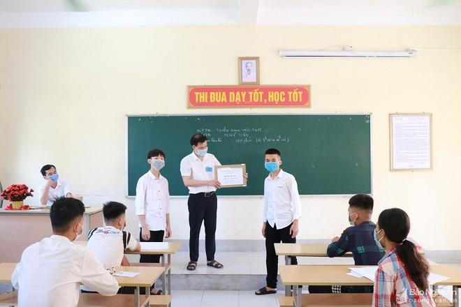Hôm nay, học sinh nhiều địa phương thi vào lớp 10