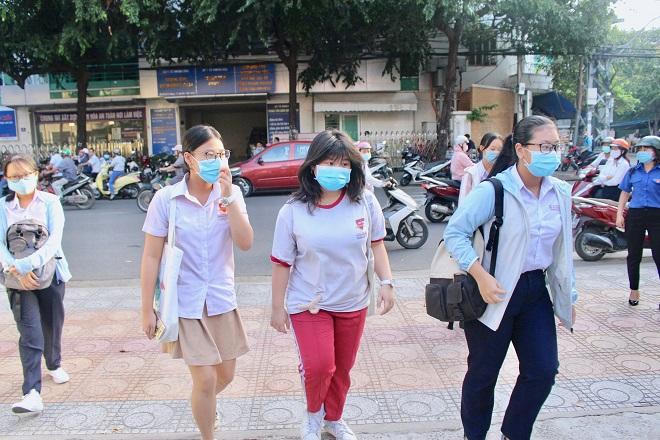 Hôm nay, học sinh nhiều địa phương thi vào lớp 10