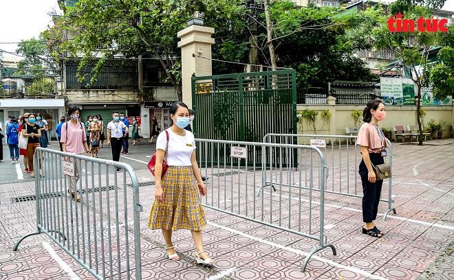 Chủ tịch TP Hà Nội đóng vai thí sinh diễn tập phương án thi lớp 10