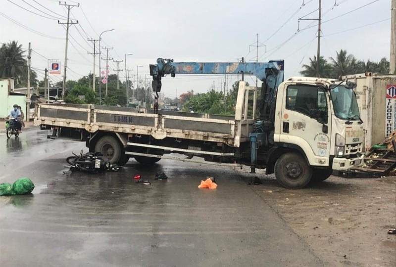 Tin giao thông đến sáng 7/6: Xe tải mất thắng gây tai nạn liên hoàn khiến 2 người tử vong; người đàn ông hoảng loạn bò ra từ gầm xe buýt