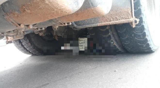 Tin giao thông đến sáng 10/6: Tông gốc cây, ô tô lật ngửa; người đàn ông tử vong thương tâm dưới gầm xe ben