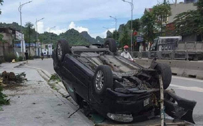 Tin giao thông đến sáng 10/6: Tông gốc cây, ô tô lật ngửa; người đàn ông tử vong thương tâm dưới gầm xe ben