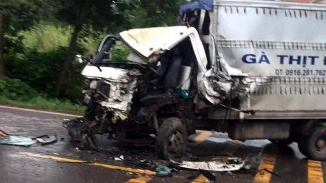 Tin giao thông đến sáng 11/6: Xe đầu kéo va chạm xe máy, 3 người thiệt mạng, 1 người bị thương