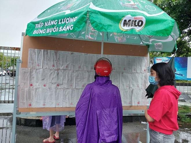 Hình ảnh xúc động sáng đầu tiên thi vào lớp 10 tại Hà Nội