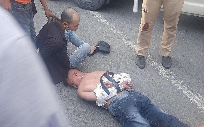 Tin giao thông đến sáng 18/6: Nam thanh niên tông xe đang đỗ tử vong; va chạm với container chạy cùng chiều, xe sang biến dạng