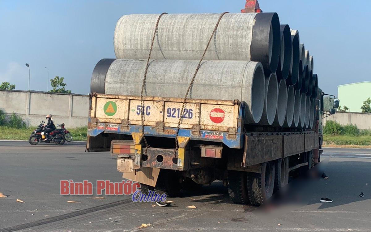 Tin giao thông đến sáng 24/6: Va chạm xe tải, 1 phụ nữ thiệt mạng; 2 nam thanh niên tử vong cạnh xe máy biến dạng