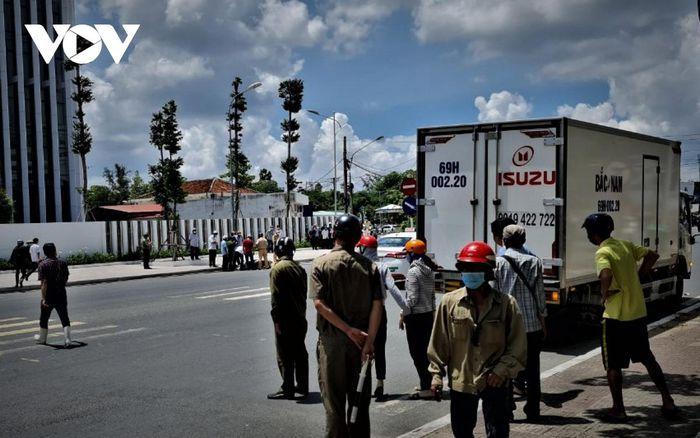 Tin giao thông đến sáng 29/6: Một người tử vong khi va chạm với xe tải; xử phạt nam thanh niên bốc đầu xe