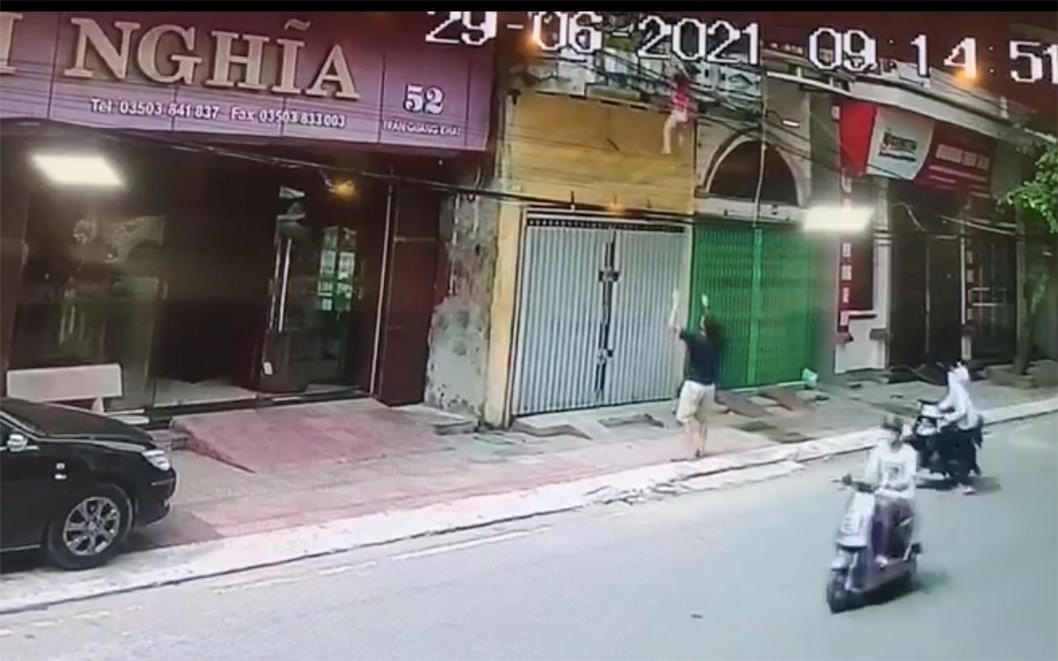 Người đàn ông Nam Định kể lại khoảnh khắc đỡ bé gái rơi từ tầng 2
