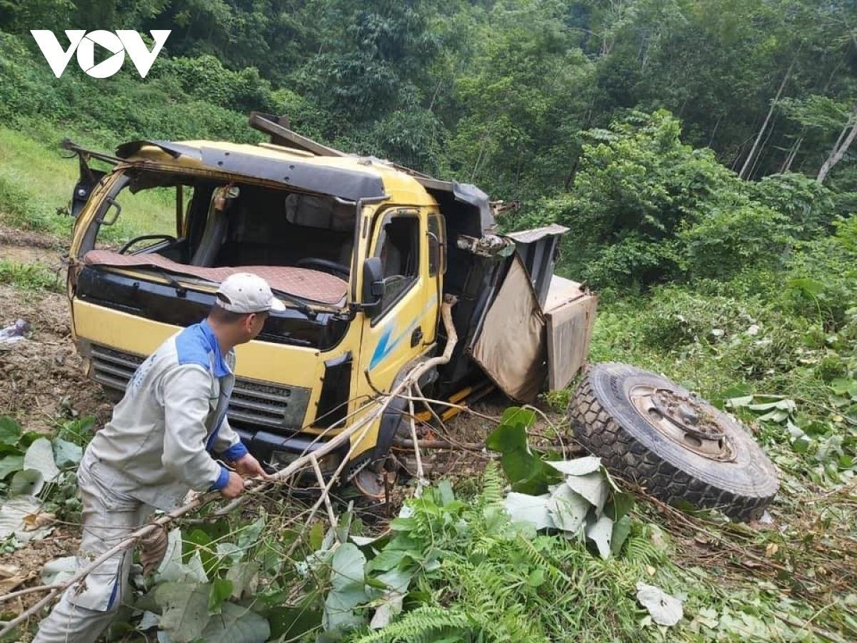 Tin giao thông đến sáng 30/6: Liên tiếp tai nạn xe tải khiến 3 người tử vong, 3 người bị thương