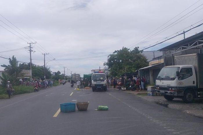 Tin giao thông đến sáng 10/7: Hai phụ nữ tử vong dưới gầm xe tải; ô tô tông cột mốc, 'tiếp đất' dưới ruộng