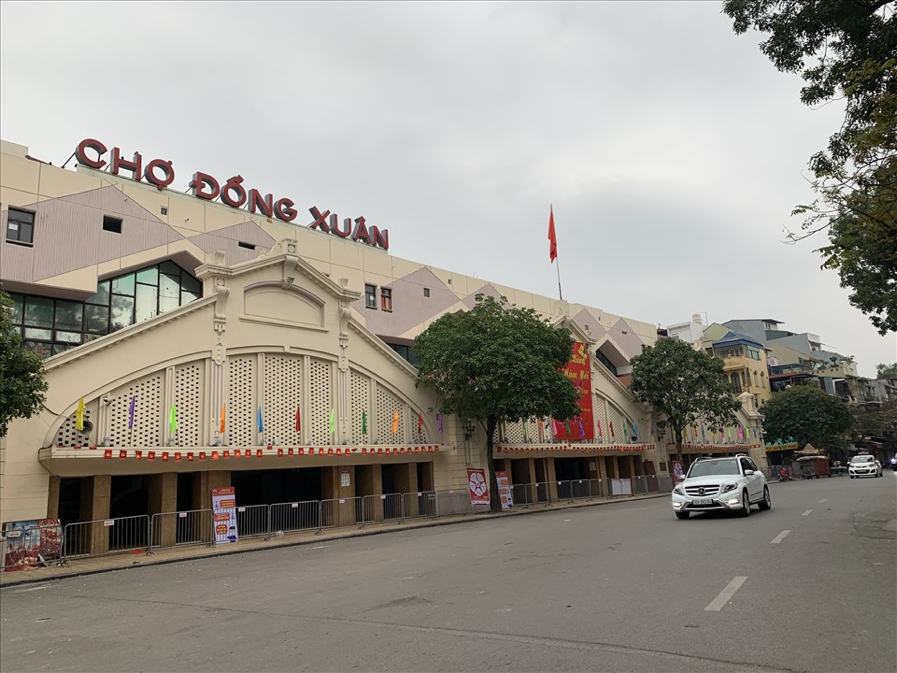 Phố cổ Hà Nội vắng như... mùng Một Tết giữa dịch COVID-19