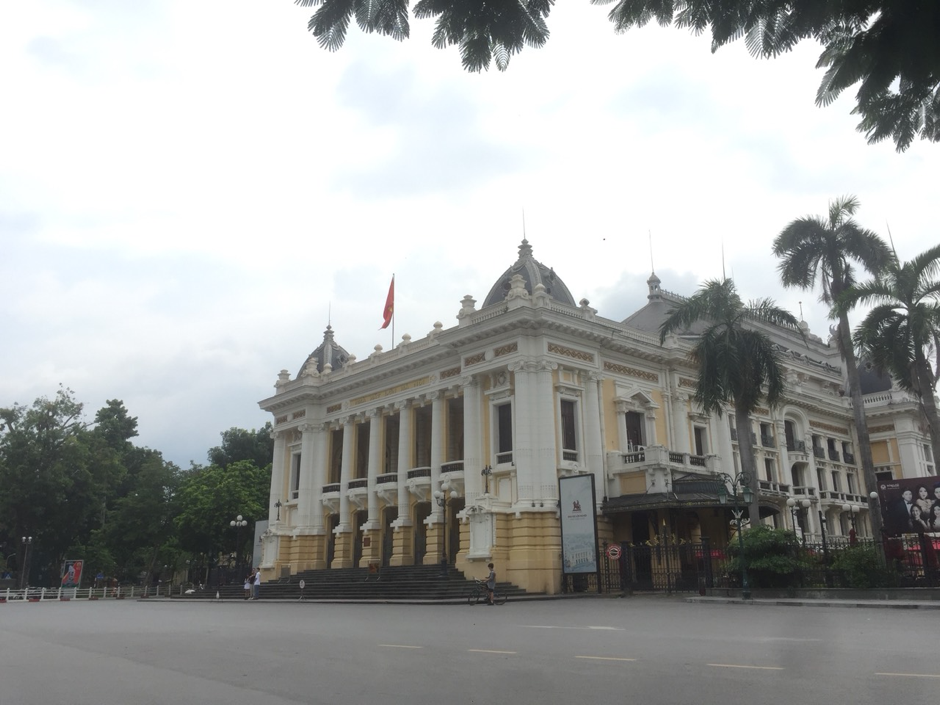 Phố cổ Hà Nội vắng như... mùng Một Tết giữa dịch COVID-19