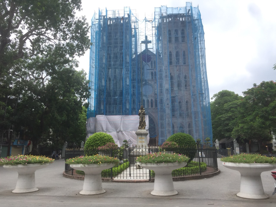 Phố cổ Hà Nội vắng như... mùng Một Tết giữa dịch COVID-19