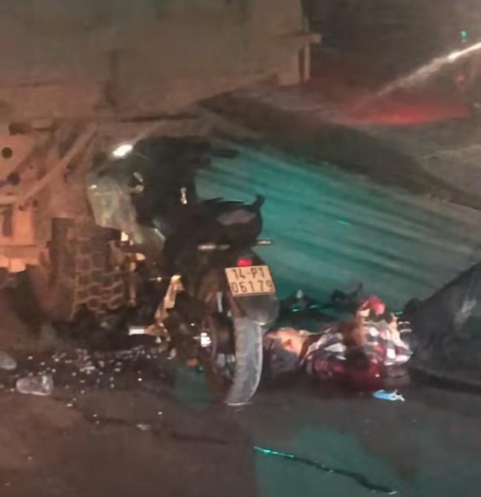 Tin giao thông đến sáng 19/7: Loạt xe máy va chạm xe tải, 2 người tử vong