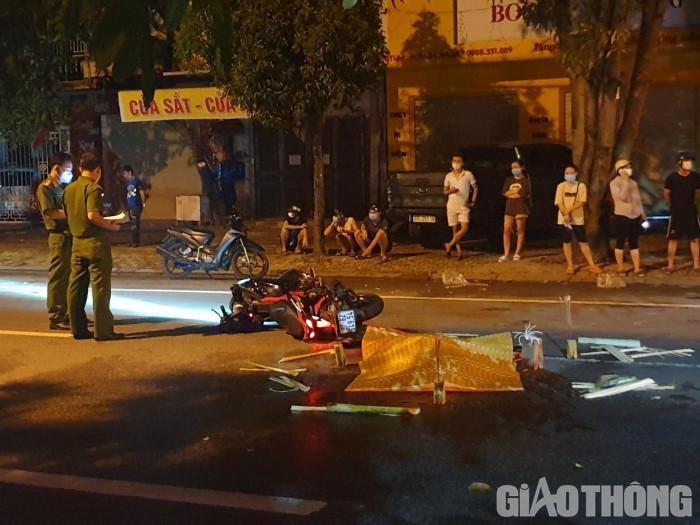 Tin giao thông đến sáng 22/7: Truy tìm tài xế ô tô cán chết người rồi bỏ chạy; lao vào xe tải, 2 nam thanh niên nguy kịch