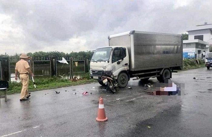 Tin giao thông đến sáng ngày 24/7: Loạt tai nạn xe tải, tài xế mắc kẹt trong cabin, 2 người tử vong