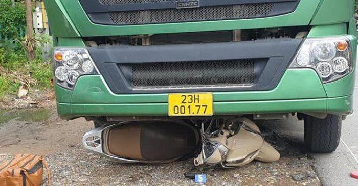 Tin giao thông đến sáng ngày 24/7: Loạt tai nạn xe tải, tài xế mắc kẹt trong cabin, 2 người tử vong