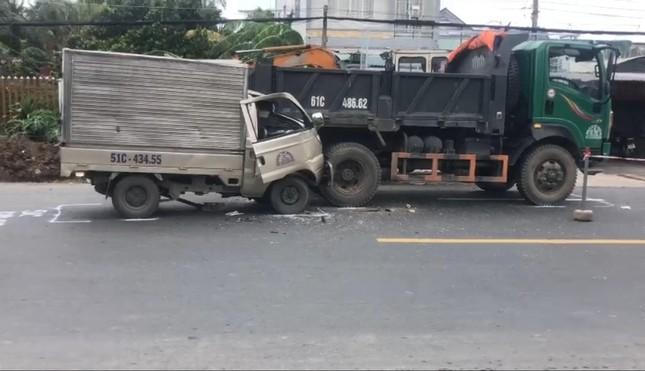 Tin giao thông đến sáng 30/7: Tông đuôi xe tải, 3 người bị thương; hai xe máy va chạm, 1 người tử vong