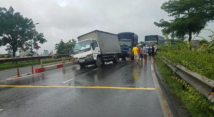 Tin giao thông đến sáng 30/7: Tông đuôi xe tải, 3 người bị thương; hai xe máy va chạm, 1 người tử vong