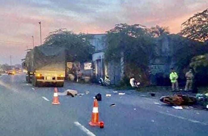 Tin giao thông đến sáng 31/7: Va chạm với container, người đàn ông tử vong; tông dải phân cách, tài xế xe máy bị thương nặng