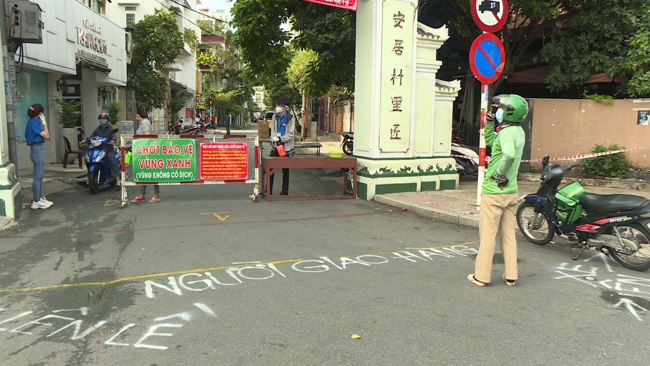 'Chặn đứng' COVID-19 nhờ 'vũ khí' sáng tạo
