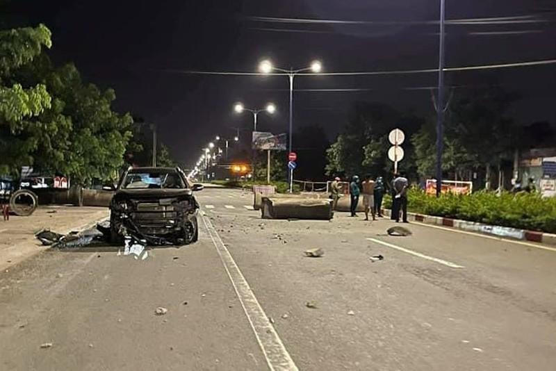 Tin giao thông đến sáng 7/8: Liên tiếp vụ công an bị xe tông khi làm nhiệm vụ, tài xế say xỉn húc văng rào kiểm dịch