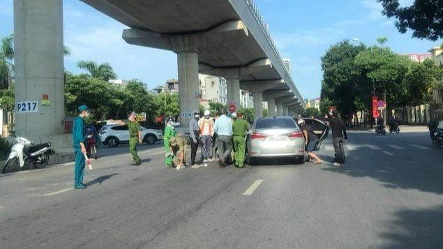 Tin giao thông đến sáng 7/8: Liên tiếp vụ công an bị xe tông khi làm nhiệm vụ, tài xế say xỉn húc văng rào kiểm dịch