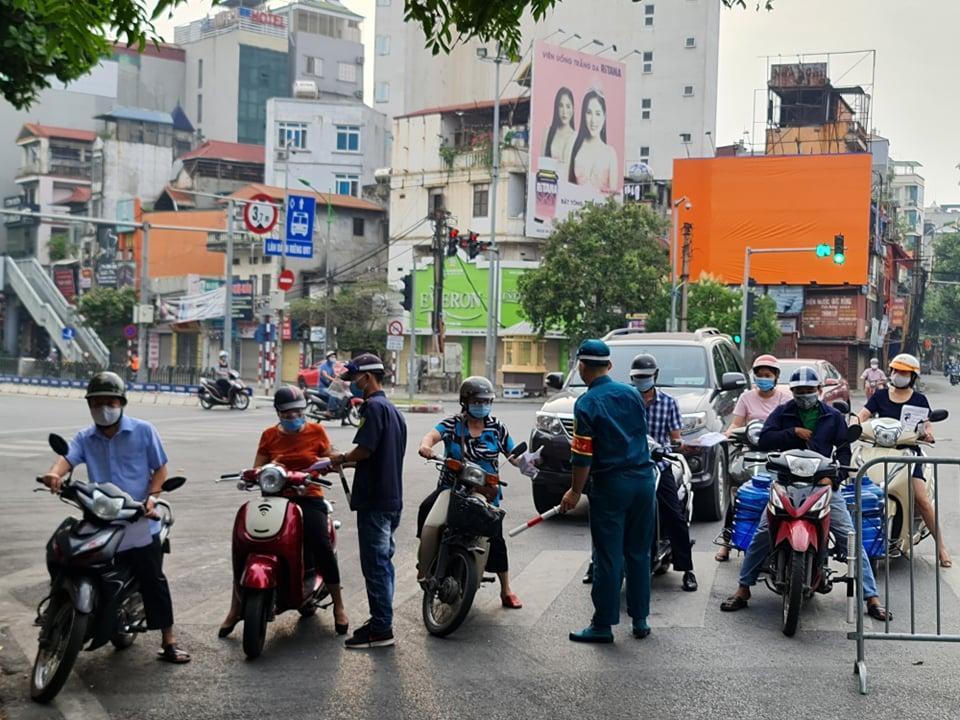 Hà Nội ùn ứ ngày đầu thực hiện kiểm tra giấy đi đường