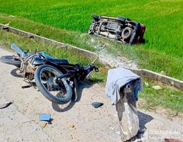 Tin giao thông đến sáng 9/8: Huy động máy xúc phá cabin đưa thi thể tài xế ra ngoài; va chạm với xe đầu kéo, người đàn ông tử vong