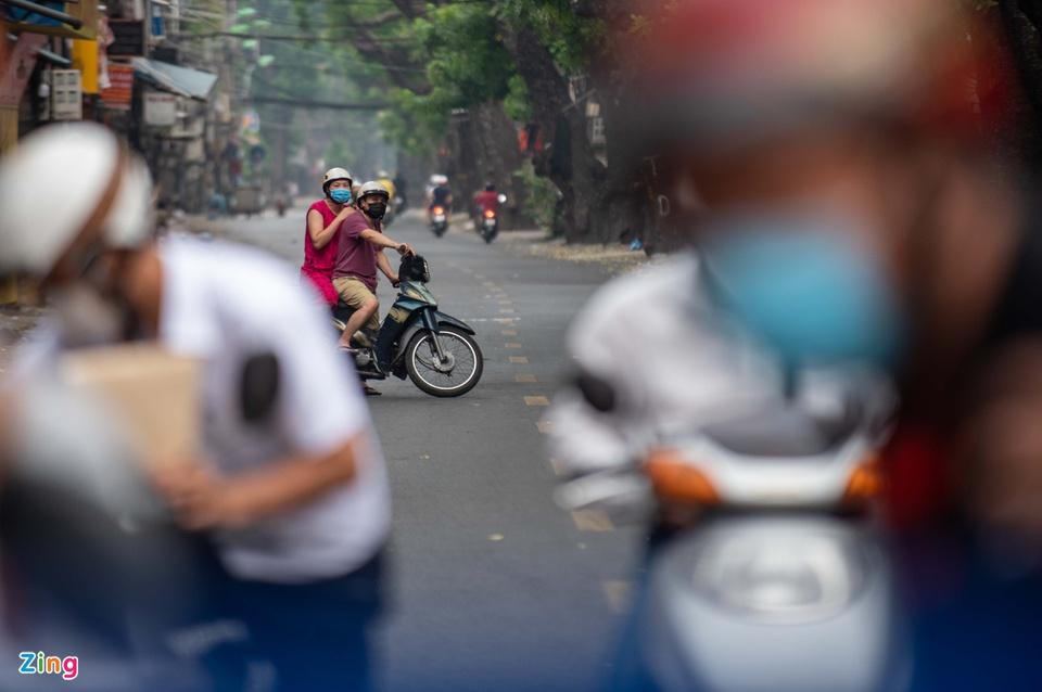 Hà Nội ùn ứ ngày đầu thực hiện kiểm tra giấy đi đường